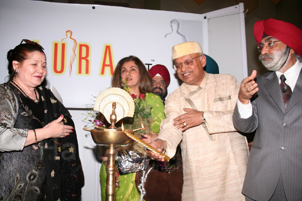 Dimple Kapadia a the Aura Art Exhibition at Nehru Centre, Worli on 29th Jan 2008 