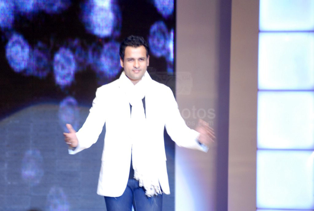 Rohit Roy at  Coutons Fashion Show on 29th Jan 2008 