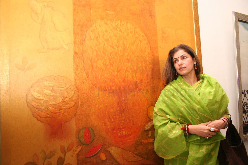 Dimple Kapadia at the Aura Art Exhibition at Nehru Centre, Worli on 29th Jan 2008 