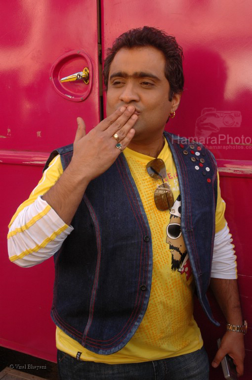 Kunal Ganjawala at Race music launch on the sets of Amul Star Voice Chotte Ustaad in Film City on Feb 4th 2008 