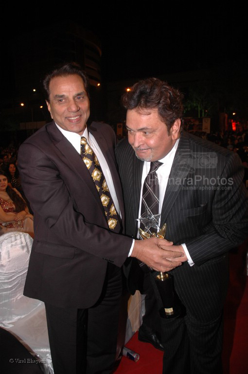 Dharmendra,Rishi Kapoor at the MAX Stardust Awards 2008 on 27th Jan 2008 ~0