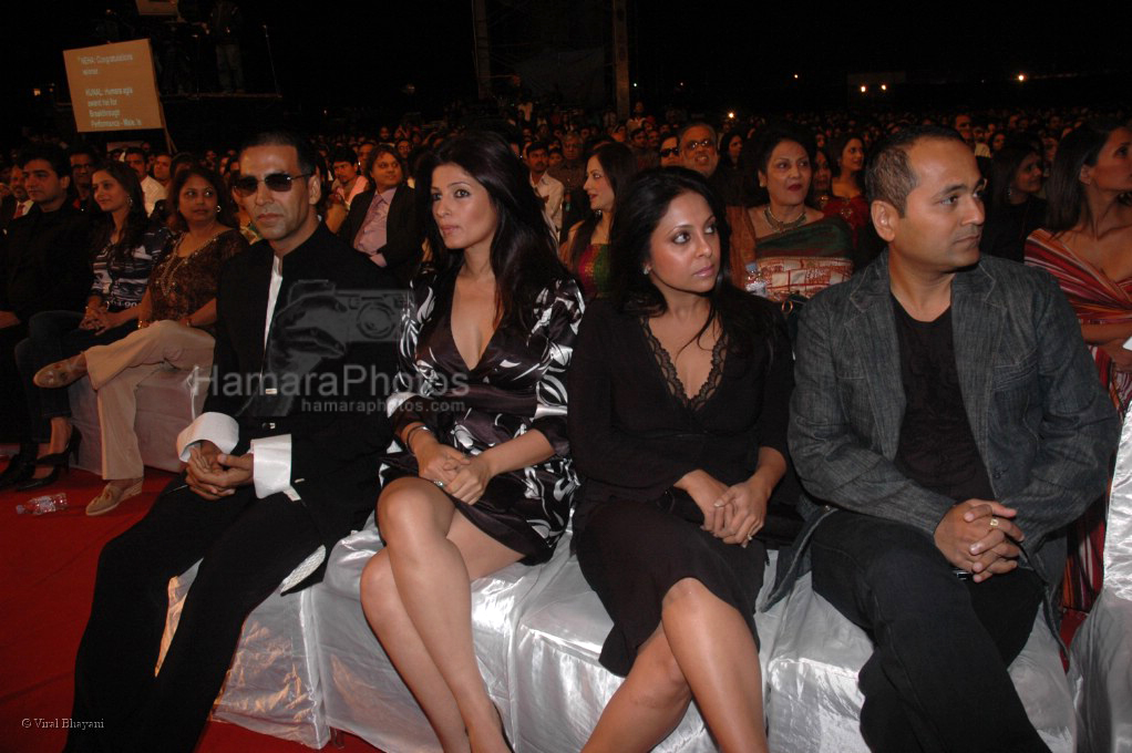 Akshaye Kumar & Twinkle Khanna at the MAX Stardust Awards 2008 on 27th Jan 2008 