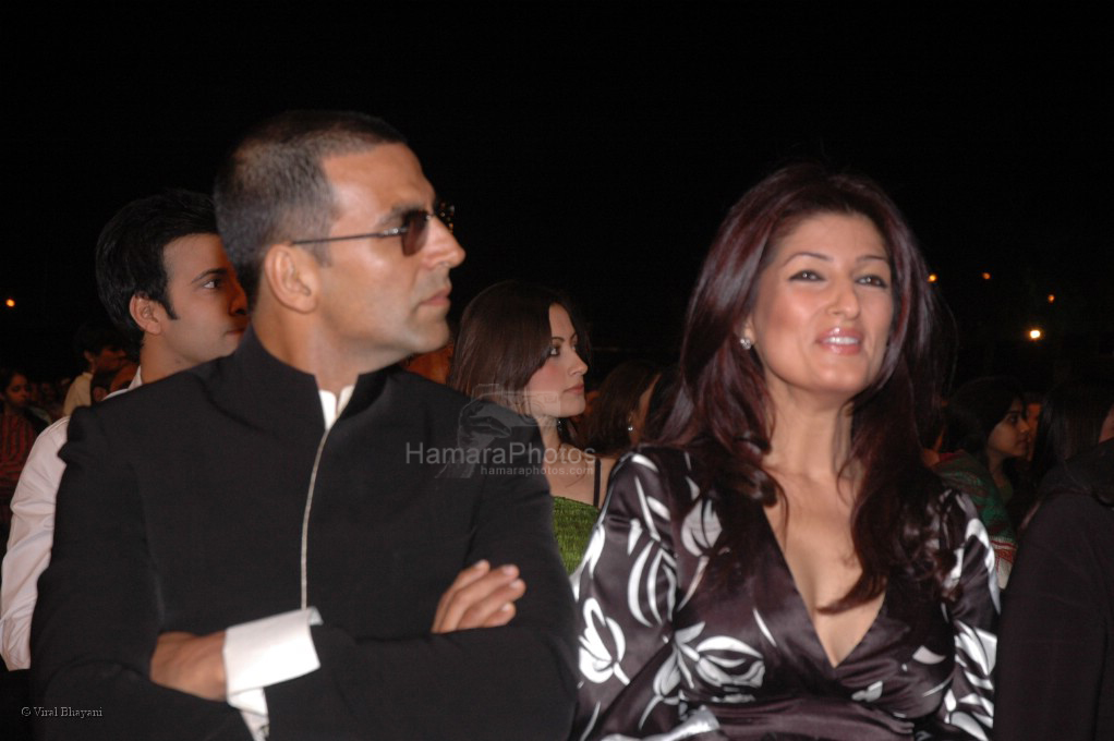 Akshaye Kumar with Twinkle Khanna at the MAX Stardust Awards 2008 on 27th Jan 2008 