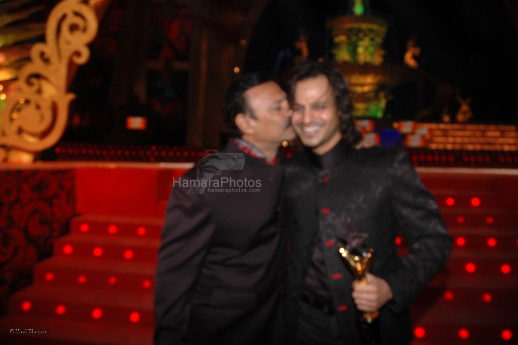 Suresh Oberoi & Vivek Oberoi at the MAX Stardust Awards 2008 on 27th Jan 2008 