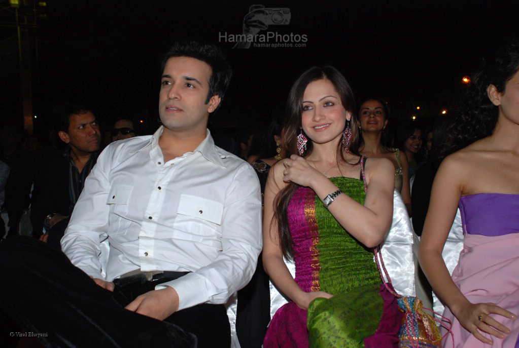 Aamir Ali with Sanjeeda Sheikh at the MAX Stardust Awards 2008 on 27th Jan 2008 ~0