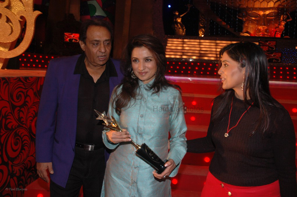 Tisca Chopra , Sonali Kulkarni at the MAX Stardust Awards 2008 on 27th Jan 2008 