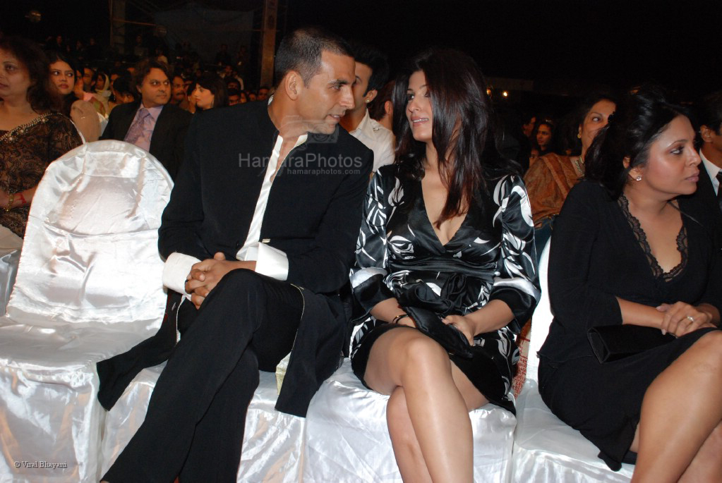 Akshaye Kumar, Twinkle Khanna at the MAX Stardust Awards 2008 on 27th Jan 2008 