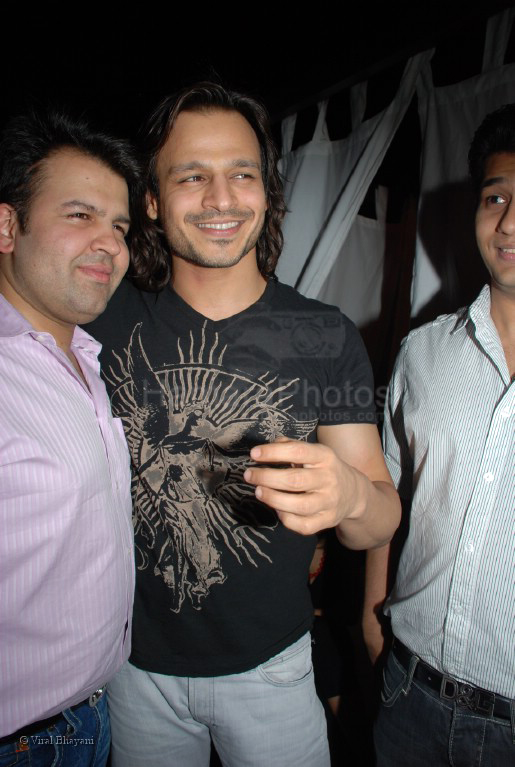 Vivek Oberoi at Bombay 72 east opening on 2nd Feb 