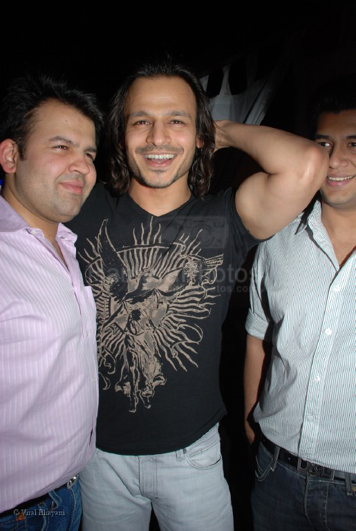 Vivek Oberoi at Bombay 72 east opening on 2nd Feb 