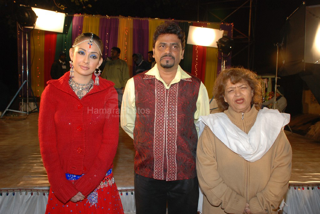 Saroj Khan, Preeti Jhangiani at the song choreography for film Dhan Dhana Dhan in Filmistan on Feb 7th 2008 