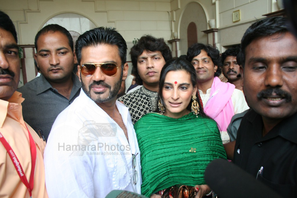 Suniel Shetty,Manna Shetty at Sanjay Dutt Wedding with Manyata 