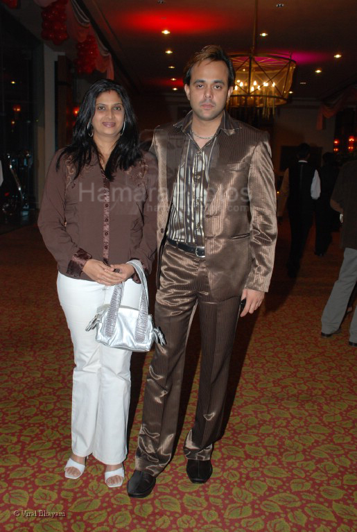 Sumeet Raghavan with wife at the Zee Valentine bash of Aur Pyar Ho Gaya in Rennaisance Hotel on Feb 6th 2008