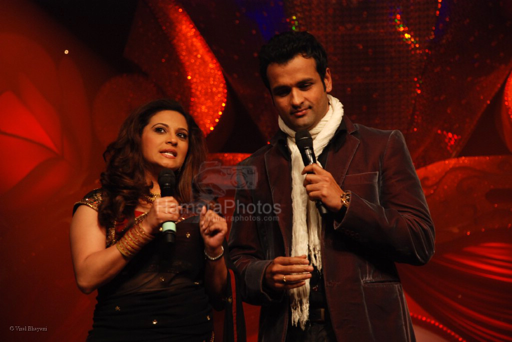 Rohit Roy - Mansi Roy at the Zee Valentine bash of Aur Pyar Ho Gaya in Rennaisance Hotel on Feb 6th 2008