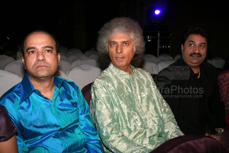 Suresh Wadkar,Kumar Sanu at Sonu Nigam first semi classical album Classicaly Mild at Grand Hyatt on 11th Jan 2008 