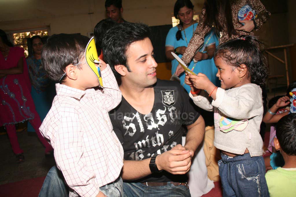 Aamir Ali  spend their valentine with orphan kids of Muskan orphanage on Feb 13th 2008 