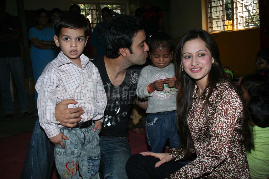 Aamir Ali and Sanjeeda spend their valentine with orphan kids of Muskan orphanage on Feb 13th 2008 