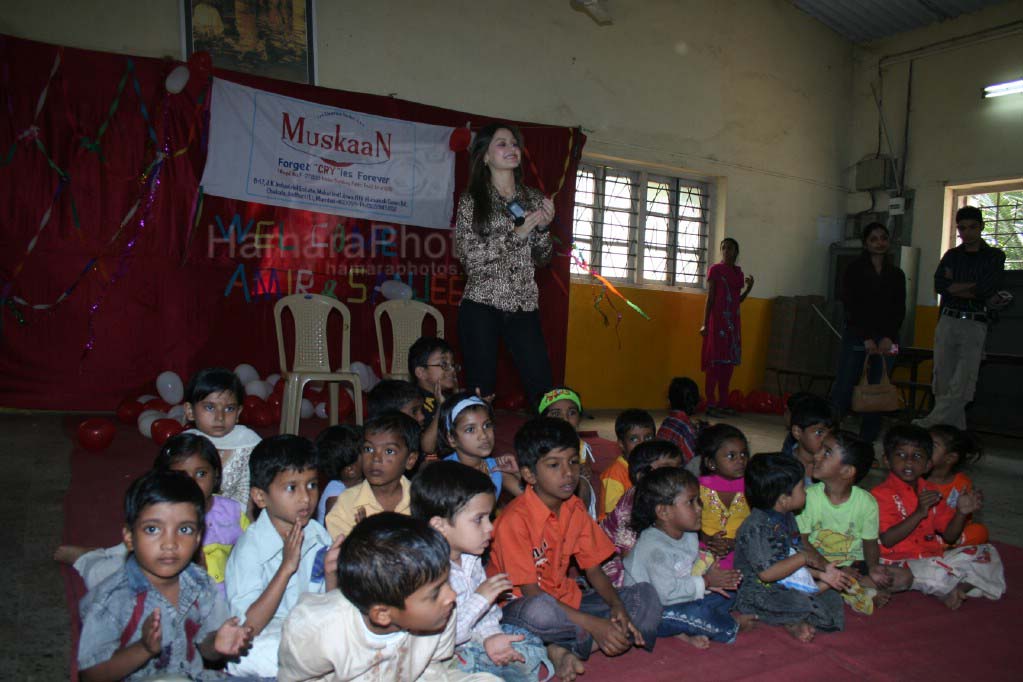 Sanjeeda spend their valentine with orphan kids of Muskan orphanage on Feb 13th 2008 