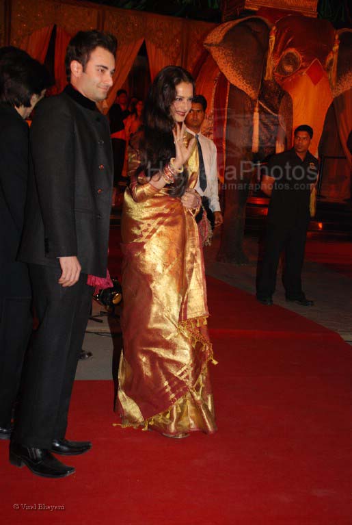 Rekha at Jodhaa Akbar premiere at IMAX WADALA on 14th feb 2008 