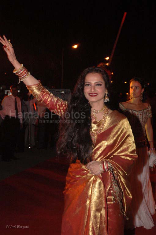 Rekha at Jodhaa Akbar premiere at IMAX WADALA on 14th feb 2008 