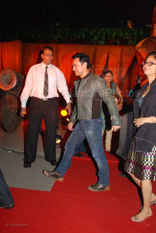 Aamir Khan at Jodhaa Akbar premiere at IMAX WADALA on 14th feb 2008 