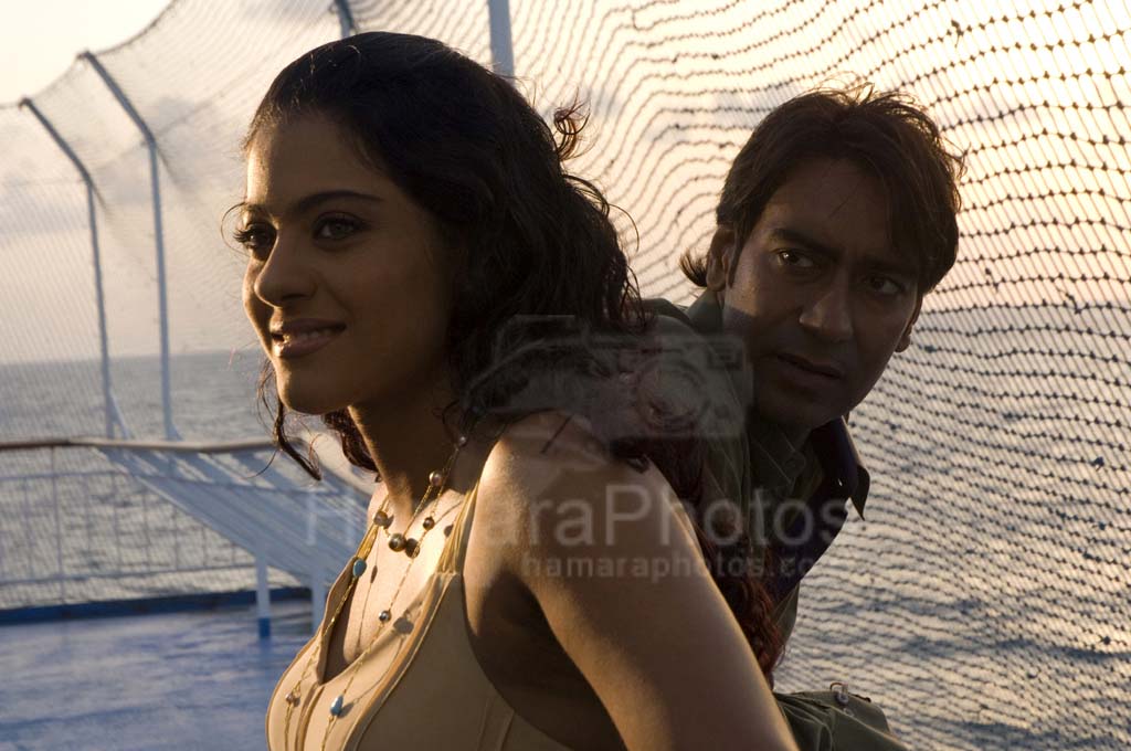 Ajay Devgan, Kajol in U Me Aur Hum 