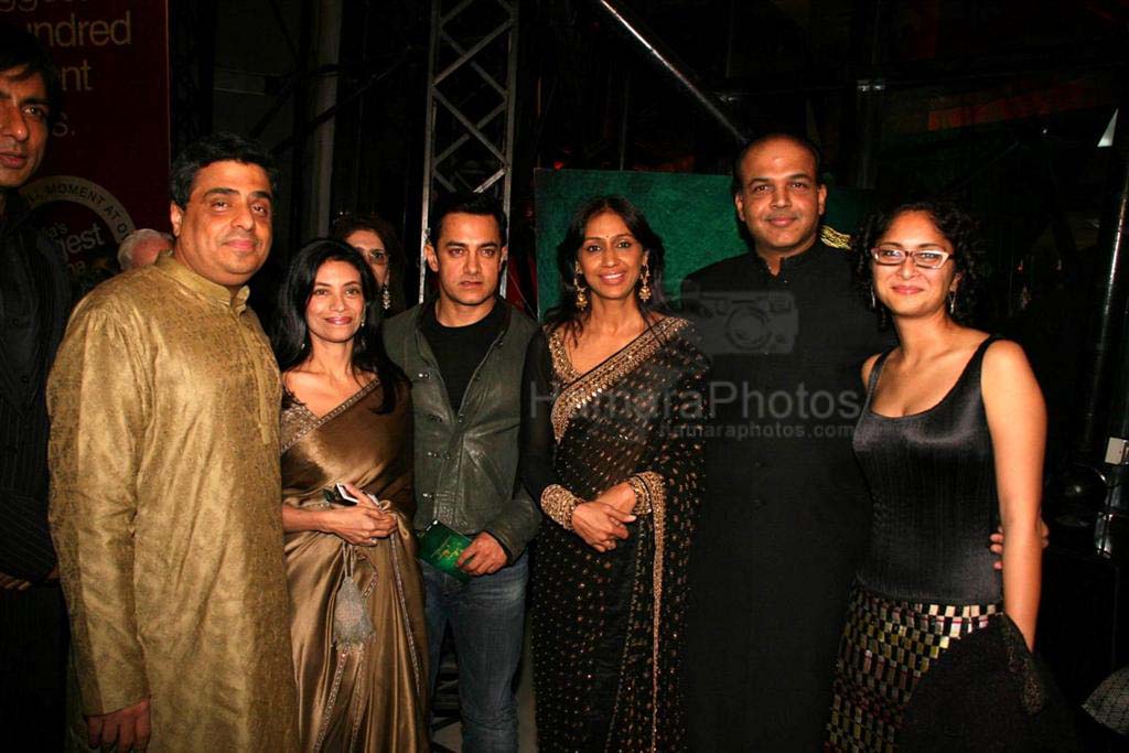 Ronnie Screwvala,Ashutosh Gowtriker,Aamir,Kiran Rao at Jodhaa Akbar Premiere