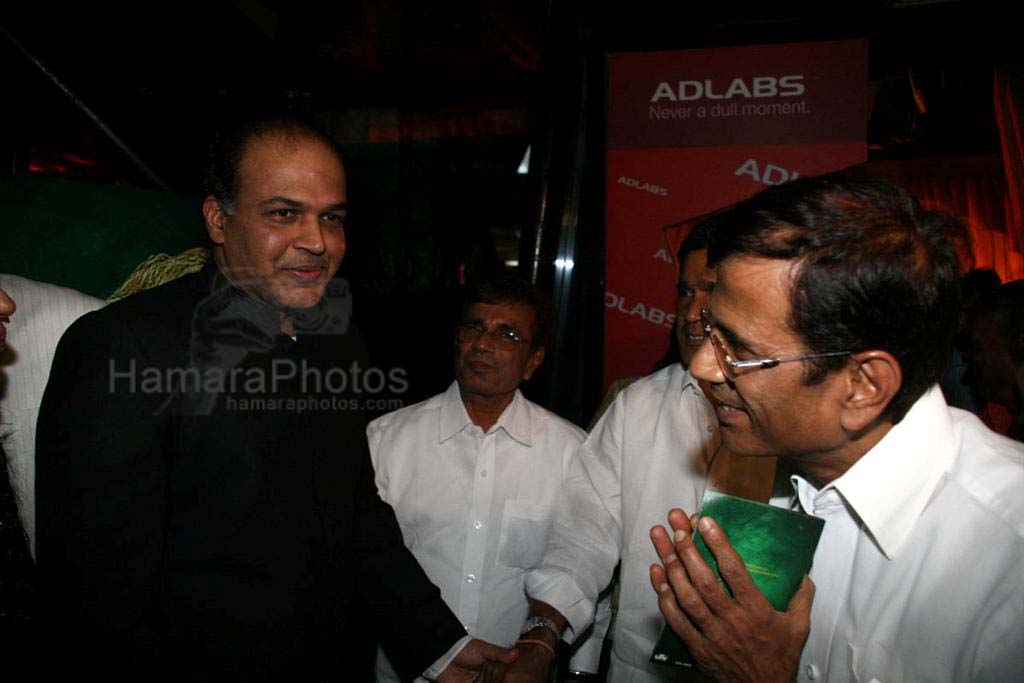 Ashutosh Govitrikar, Abbas Mastan at Jodhaa Akbar Premiere