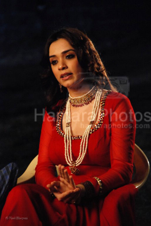 Nargis Bagheri on the sets of film Pranali at Madh Fort on Feb 16th 2008 