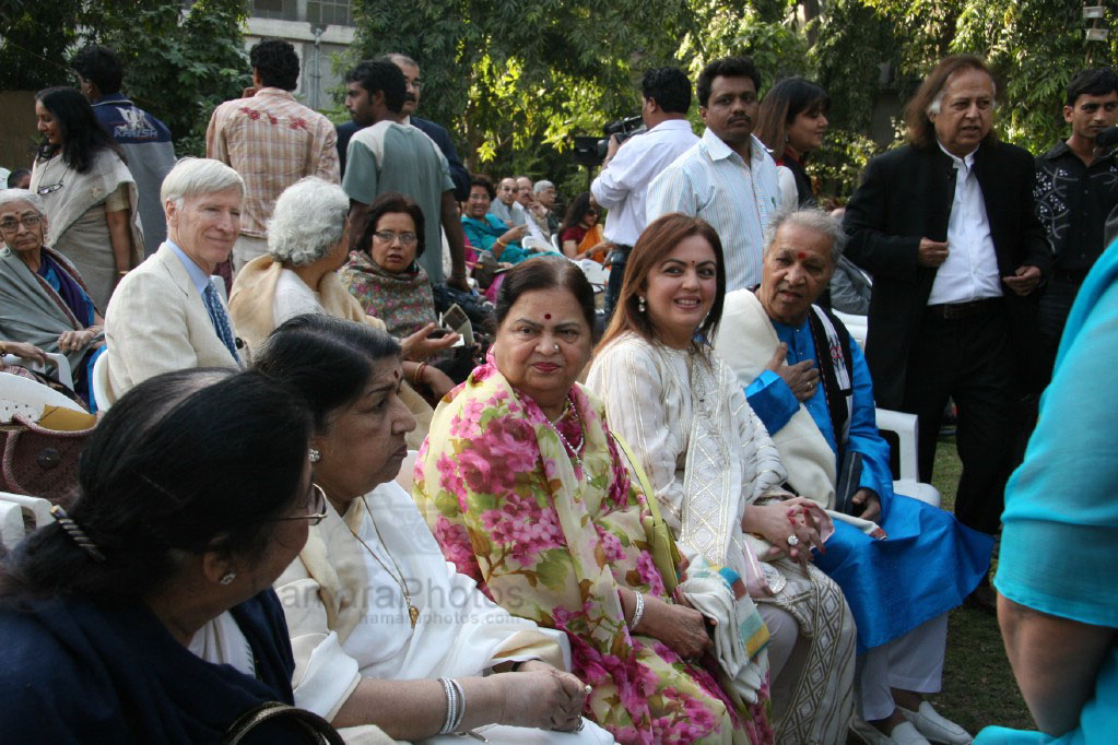 Lata Mangeshkar,Neeta Ambani at inauguration of  Pichhwais of Shrinathji Exhibition 