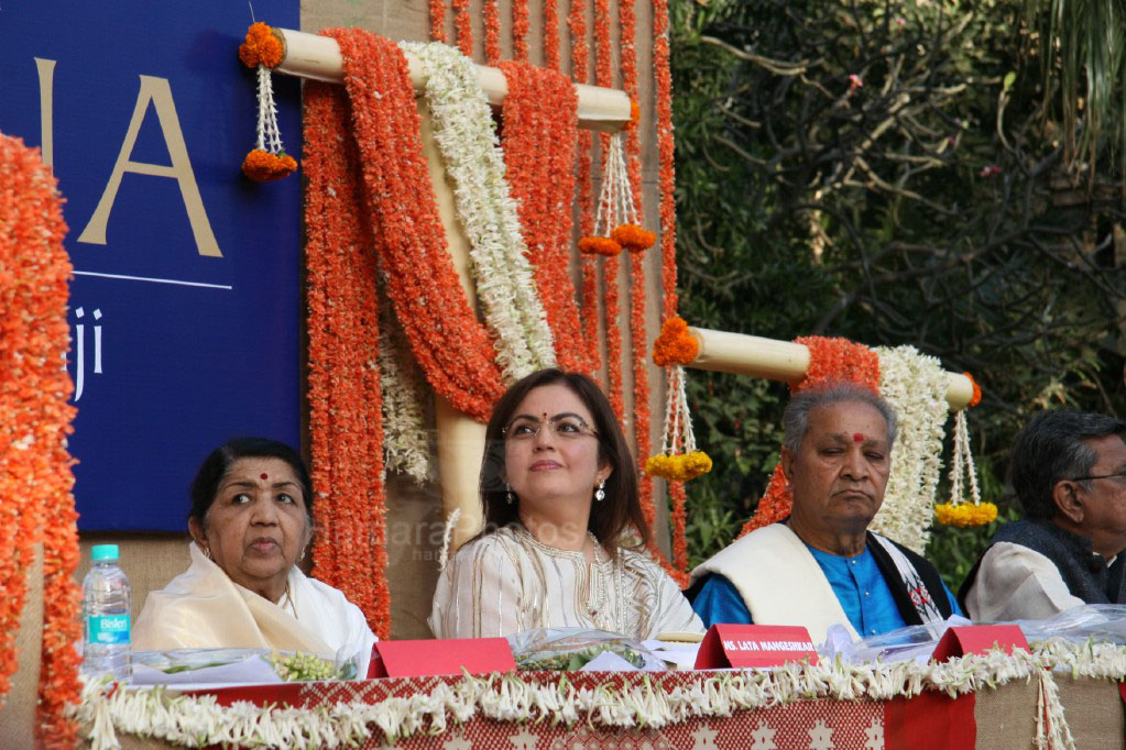 Lata Mangeshkar,Neeta Ambani at inauguration of  Pichhwais of Shrinathji Exhibition 