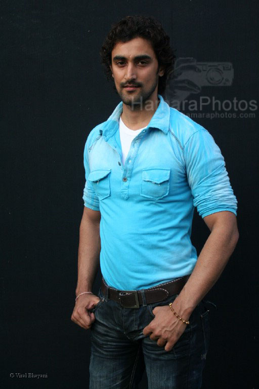 Kunal Kapoor at Globus Seventeen Cover girl hunt 2008 in TajLand's End on  Feb 19th 2008