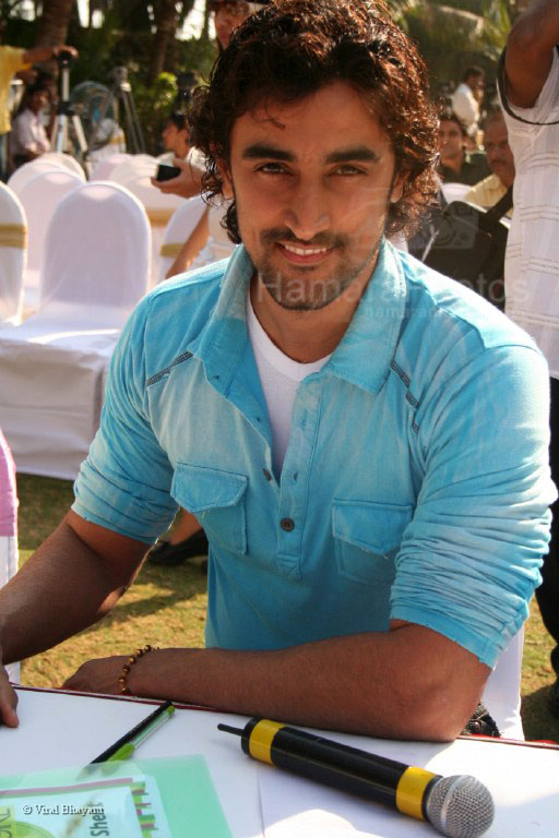 Kunal Kapoor at Globus Seventeen Cover girl hunt 2008 in TajLand's End on  Feb 19th 2008