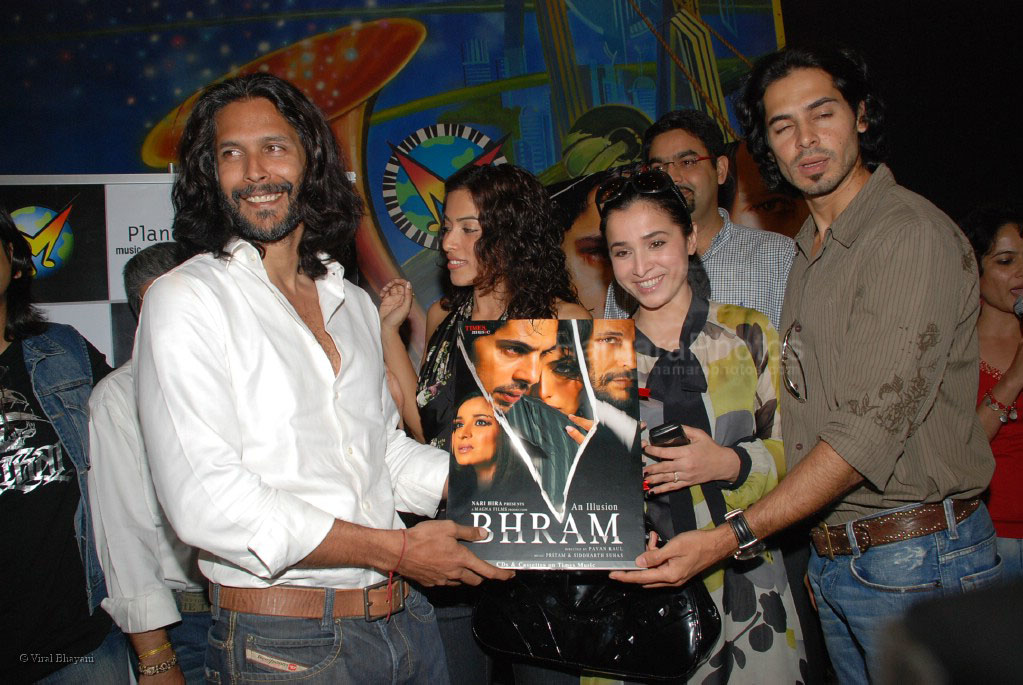 Milind Soman,Sheetal Menon,Simone Singh,Dino Morea at Bhram Music launch in  Planet M  on Feb 20th 2008 