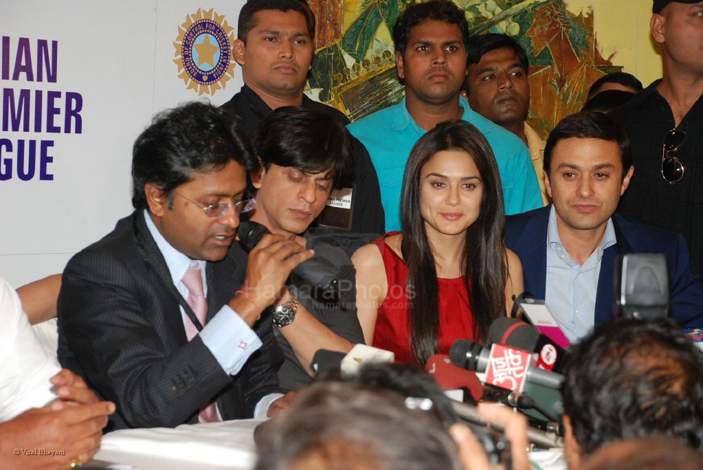 Shahrukh Khan,Priety  Zinta at IPL auction meet in Hilton on Feb 20th 2008