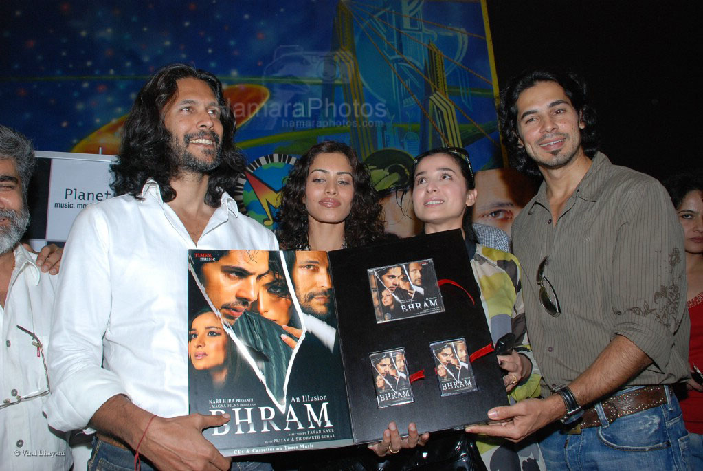 Milind Soman,Sheetal Menon ,Simone Singh,Dino Morea at Bhram Music launch in  Planet M  on Feb 20th 2008 