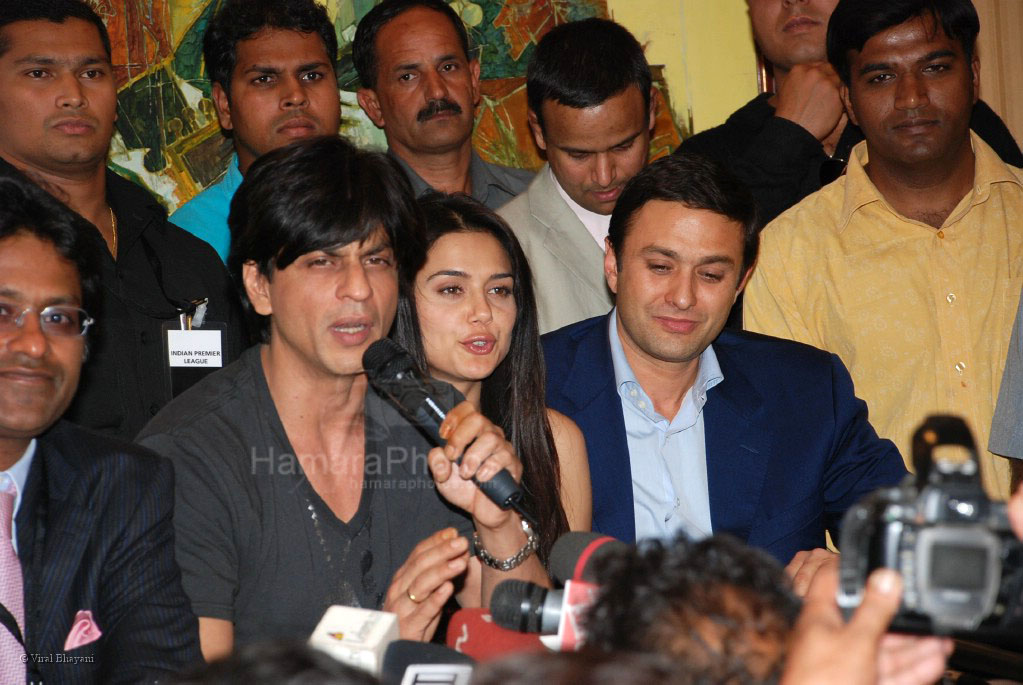 Shahrukh Khan,Priety  Zinta at IPL auction meet in Hilton on Feb 20th 2008