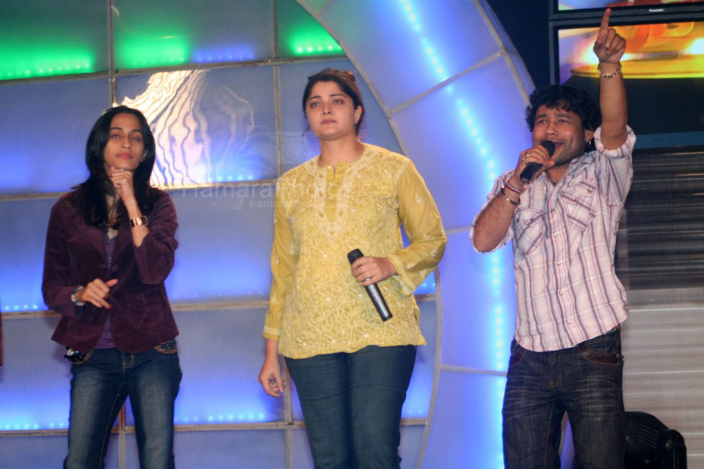 Kailash Kher,Shweta Pandit,Vasundhara Das at Mission Ustad rehearsal in Kandivli on Feb 21st 2008
