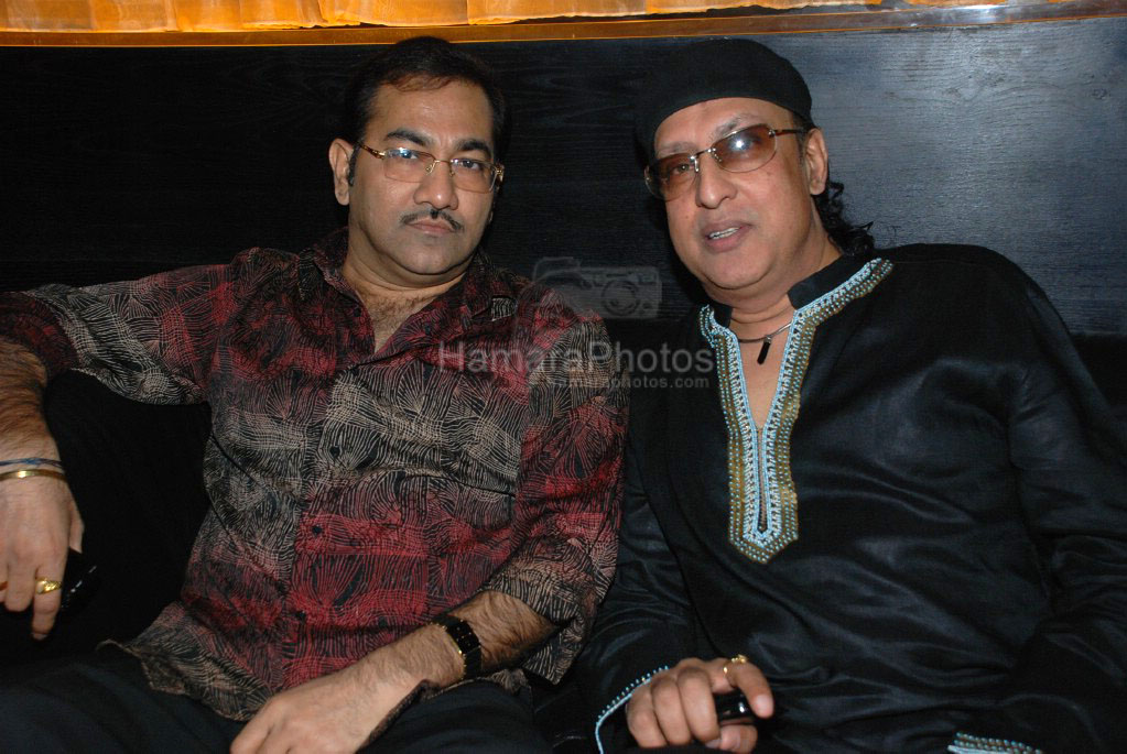 Sudesh Bhonsle, Bali Brahmabhatt at the launch of Duniya Ki Aisi Taisi album by Dr Manoj Kumar Gupta at Lokhandwala on 24th Feb 2008 