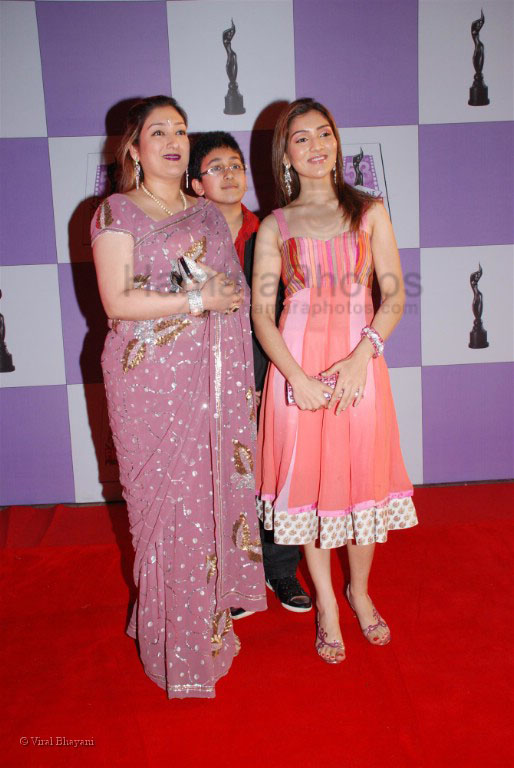 Govindas wife with Daughter at Fair one Filmfare 2007 in Mumbai's plush Yashraj Studio on the 23rd Feb 2008 