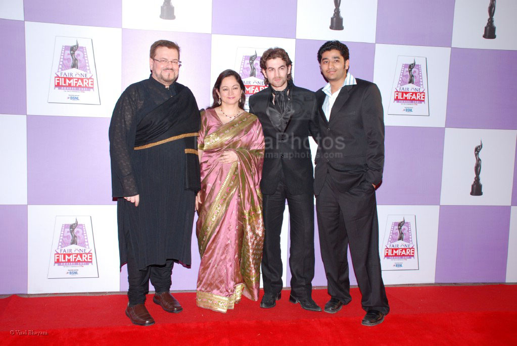 Neil, nitin,Mukesh with family at Fair one Filmfare 2007 in Mumbai's plush Yashraj Studio on the 23rd Feb 2008 