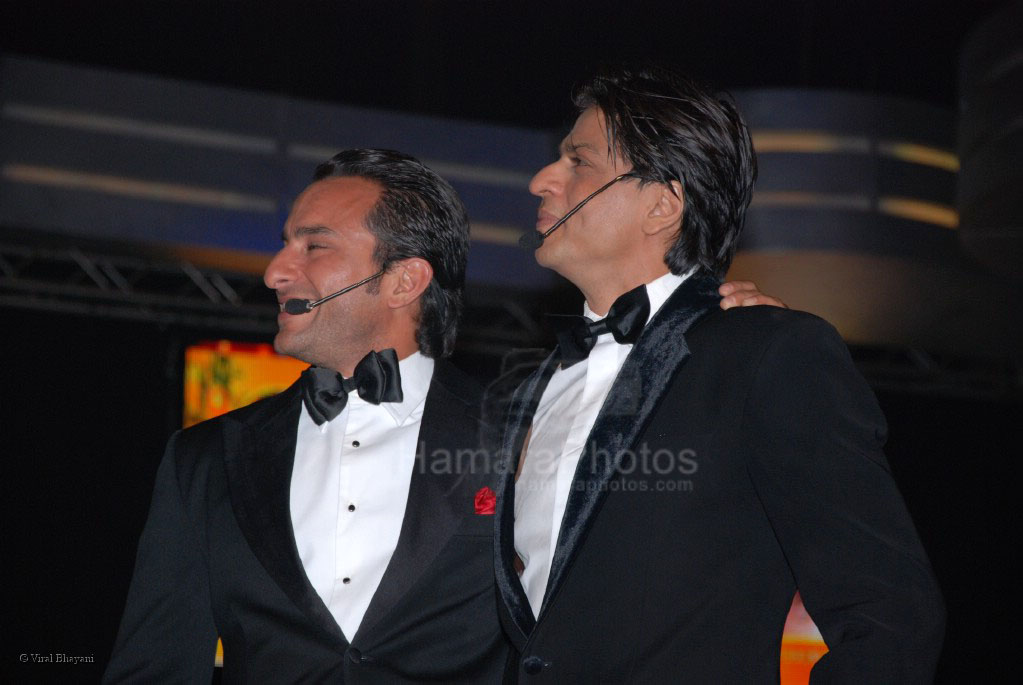 Shahrukh Khan,Saif Ali Khan at Fair one Filmfare 2007 in Mumbai's plush Yashraj Studio on the 23rd Feb 2008 