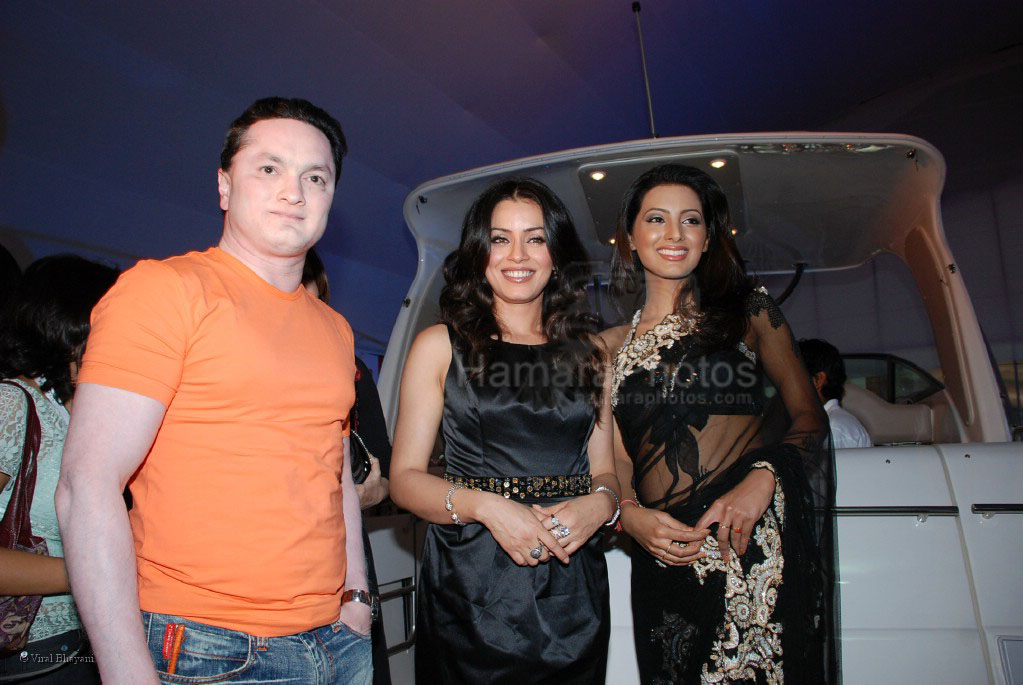 Geeta Basra,Mahima Choudhary at the Samira Mumbai international Boat show with fashion show by Archana Kocchar in Bandra Kurla Complex on Feb 28th 2008