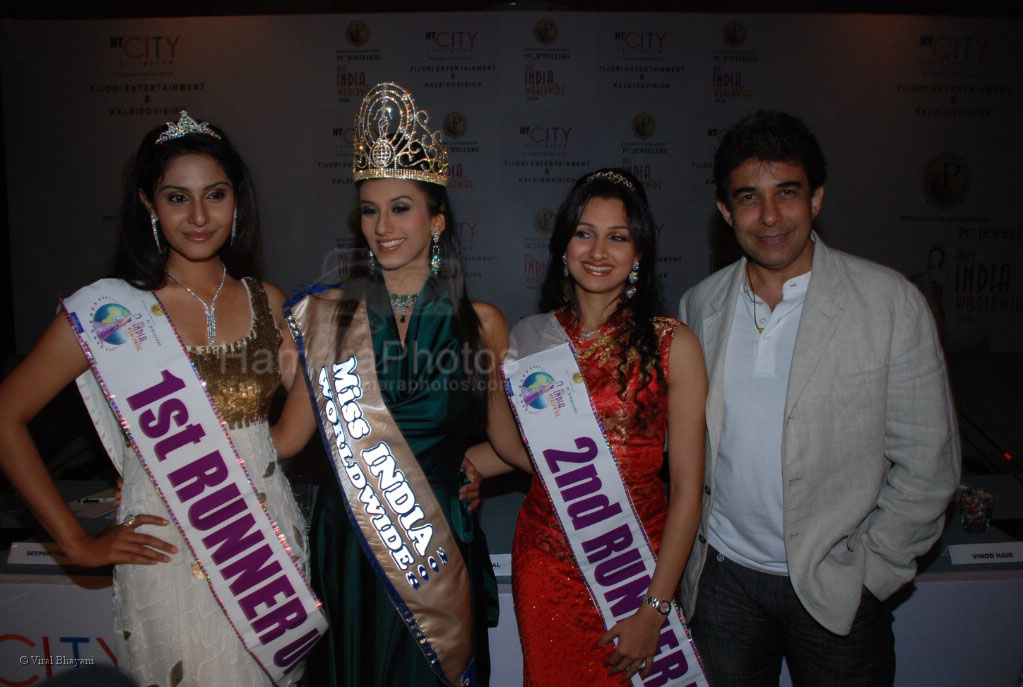 Deepak Tijori,Pooja Kanwal, Shagun Sarabhai and Divya Parameshwaran at Miss India Worldwide bash hosted by HT City and Tijori Ent in JW Marriott on Feb 28th 2008