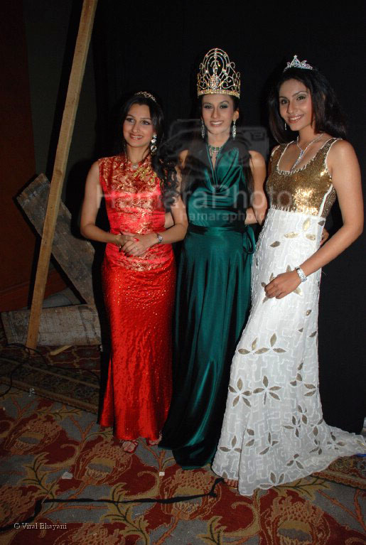 Pooja Kanwal, Shagun Sarabhai and Divya Parameshwaran at Miss India Worldwide bash hosted by HT City and Tijori Ent in JW Marriott on Feb 28th 2008