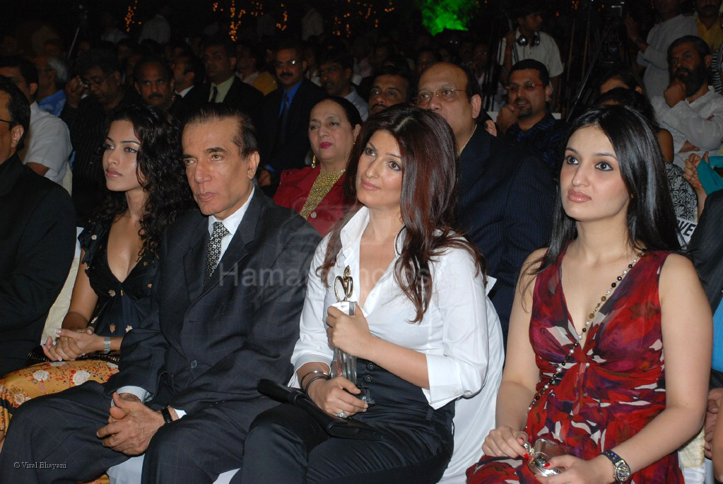 Nari Hira, Sheetal Menon, Twinkle Khanna at Society Interior Awards in The Club on Feb 29th 2008 