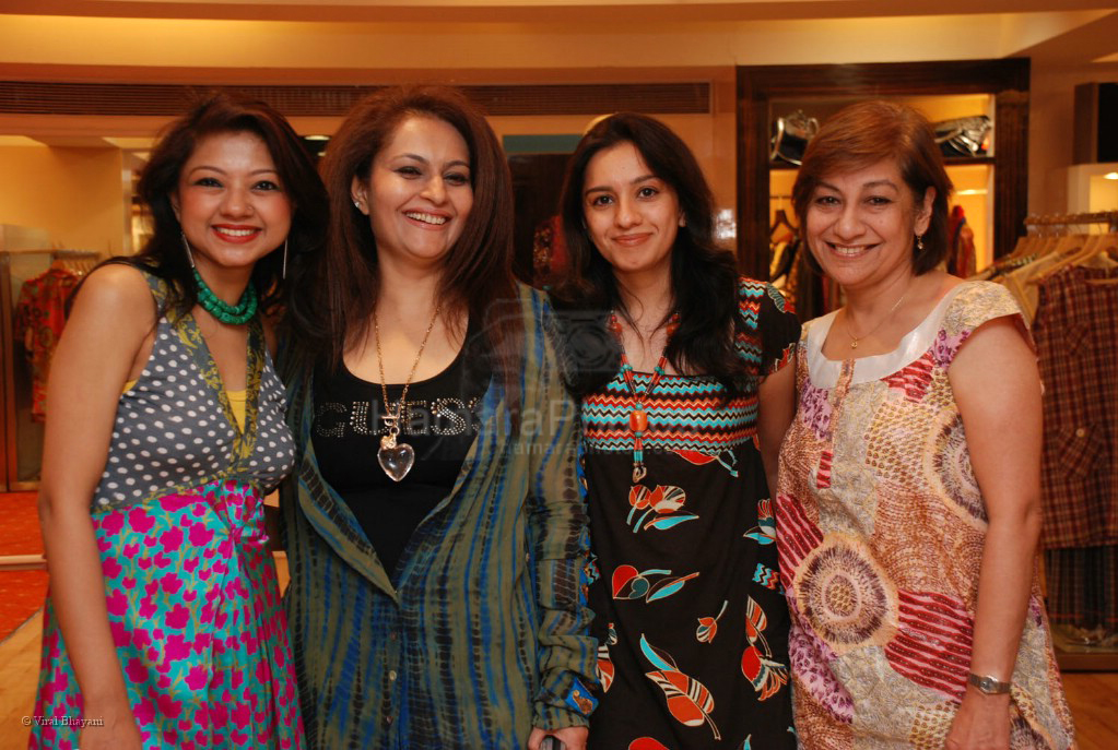Anupama Dayal, Priya Awasthy, Kalli mehra, Medha Toprani at Aza Launches the Spring Summer 2008 Collection