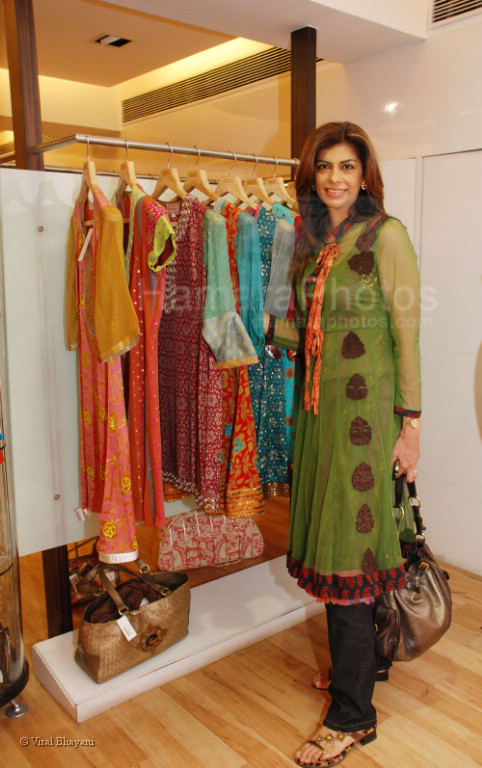 Zeba Kohli in a Ravage creation at Aza Launches the Spring Summer 2008 Collection