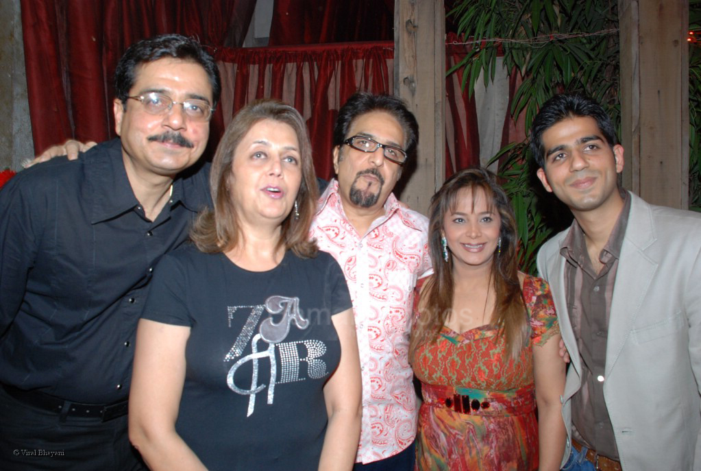 at Neeta Lulla's store with the team of Jodhaa Akbar in Khar on March 1st 2008