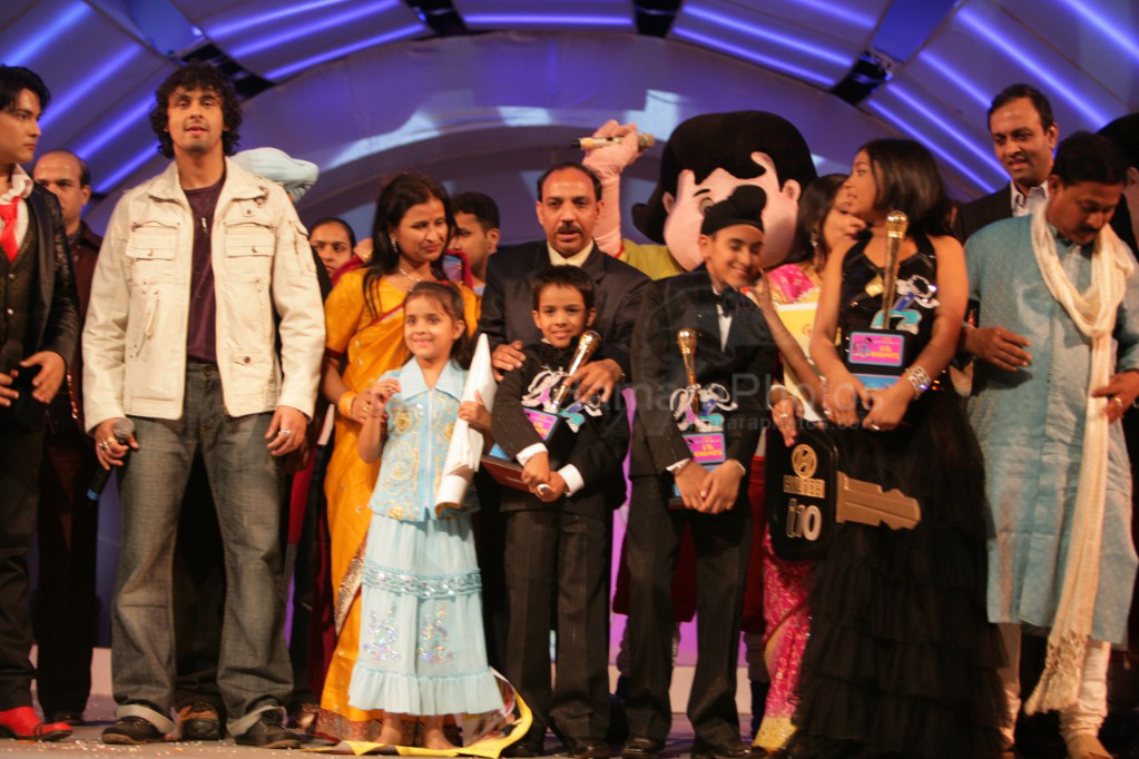 Anamika Chaudhary, Rohanpreet Singh, Tanmay Chaturvedi, Sonu Nigam, Suresh Wadkar, Aditya Narayan at the finals of Lil Champs on 1st March 2008 