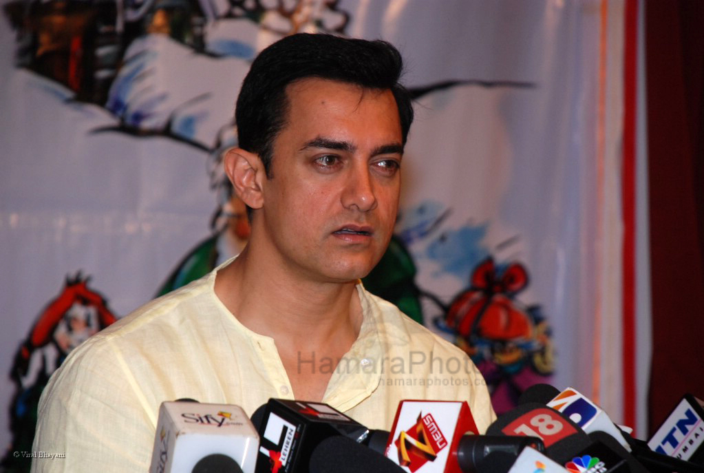 Aamir Khan at the launch of storytellers books for kids by author Rohini Nilekani 